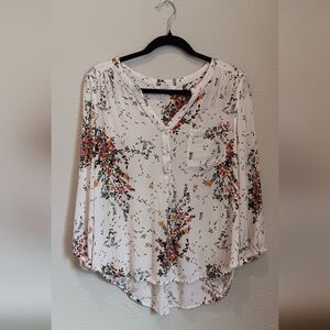 Market & Spruce White Floral V-Neck Button Blouse